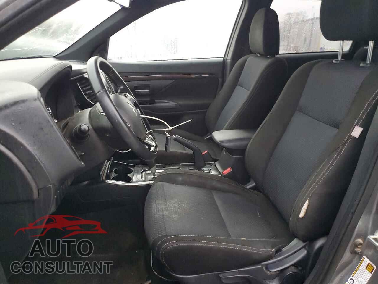 MITSUBISHI OUTLANDER 2018 - JA4AD3A38JZ030681