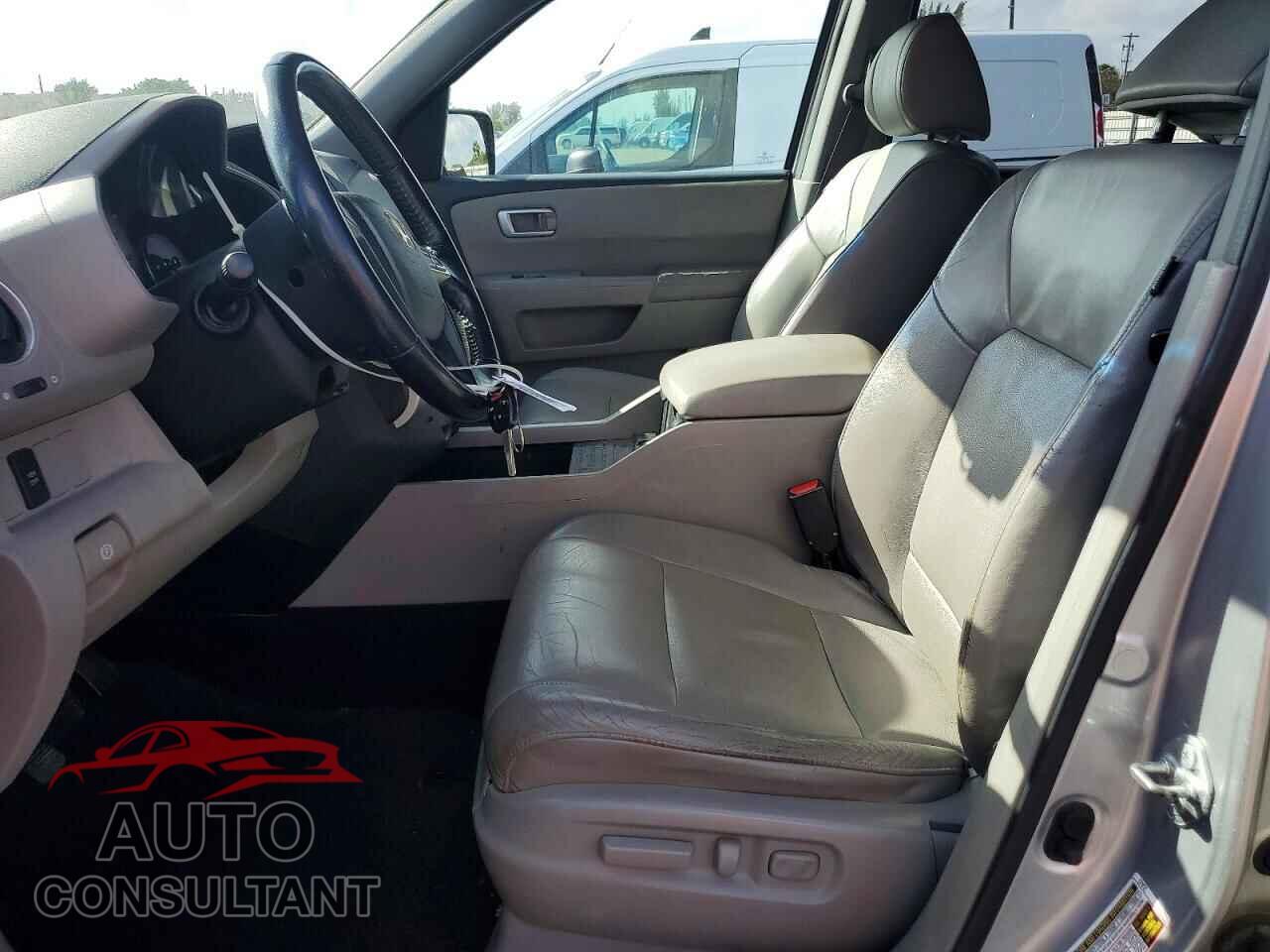 HONDA PILOT 2010 - 5FNYF3H60AB011644
