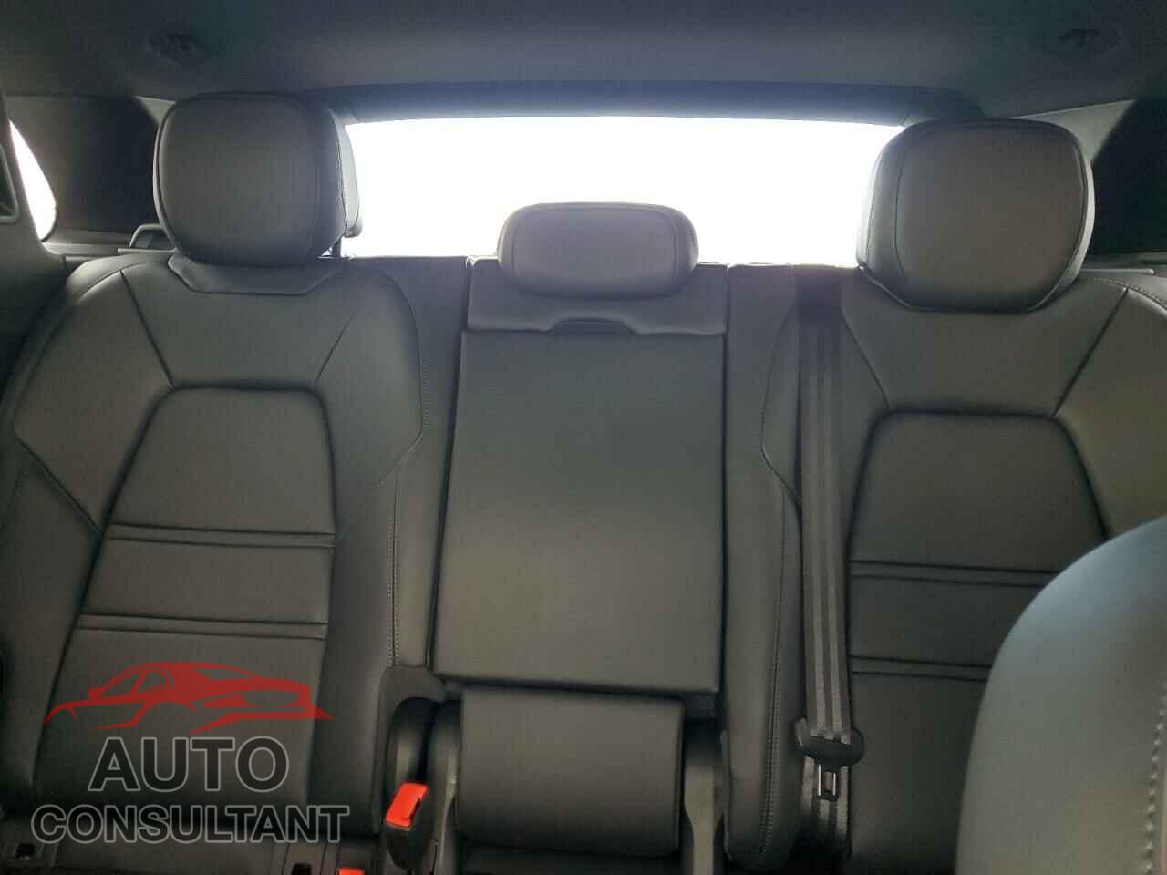 PORSCHE CAYENNE 2024 - WP1AL2AY2RDA32576