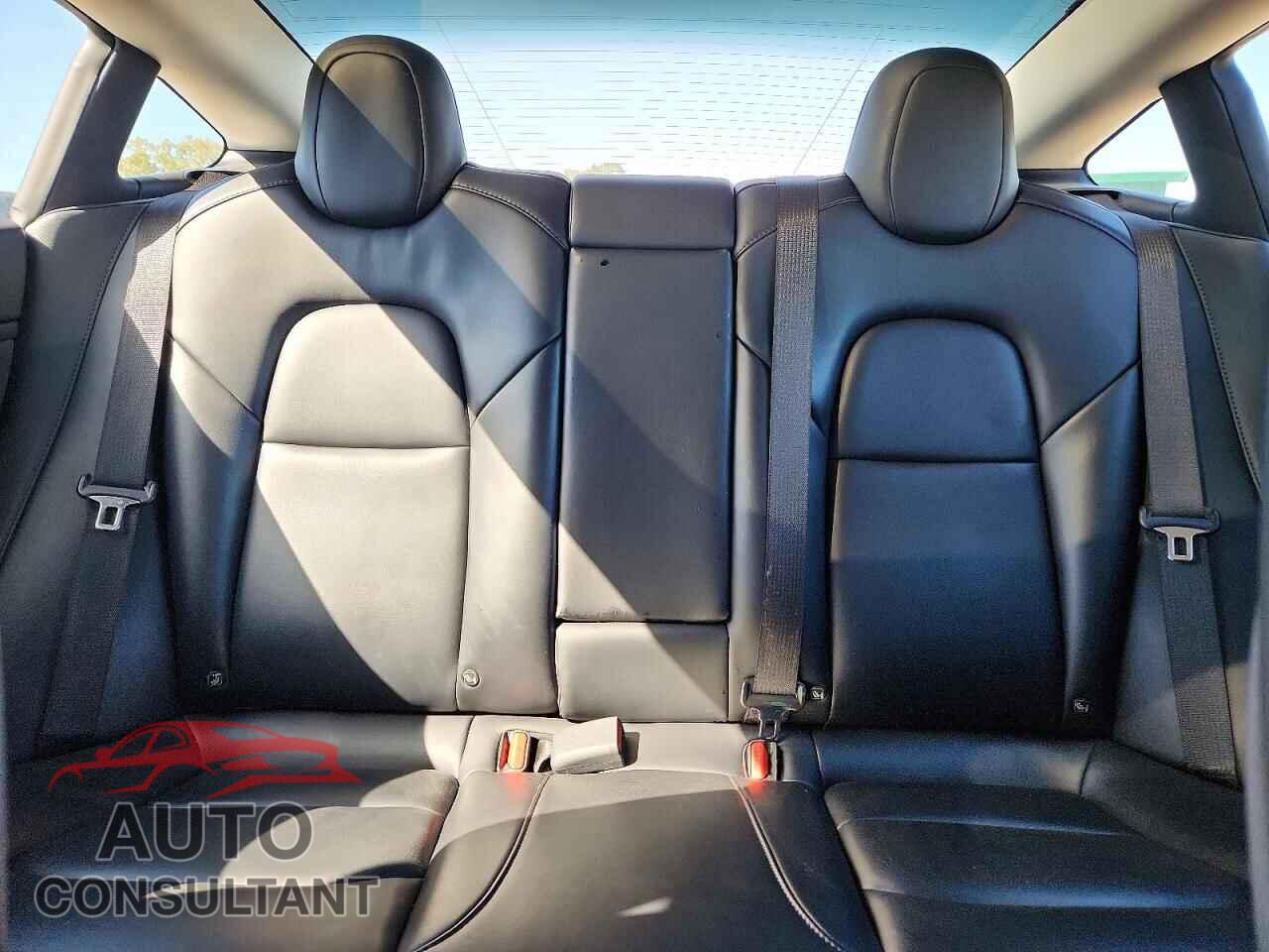 TESLA MODEL 3 2021 - 5YJ3E1EB2MF096526