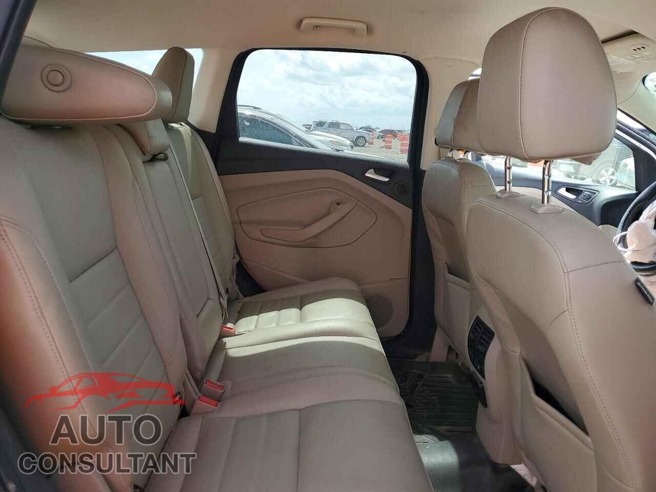 FORD ESCAPE 2015 - 1FMCU0J92FUC26875