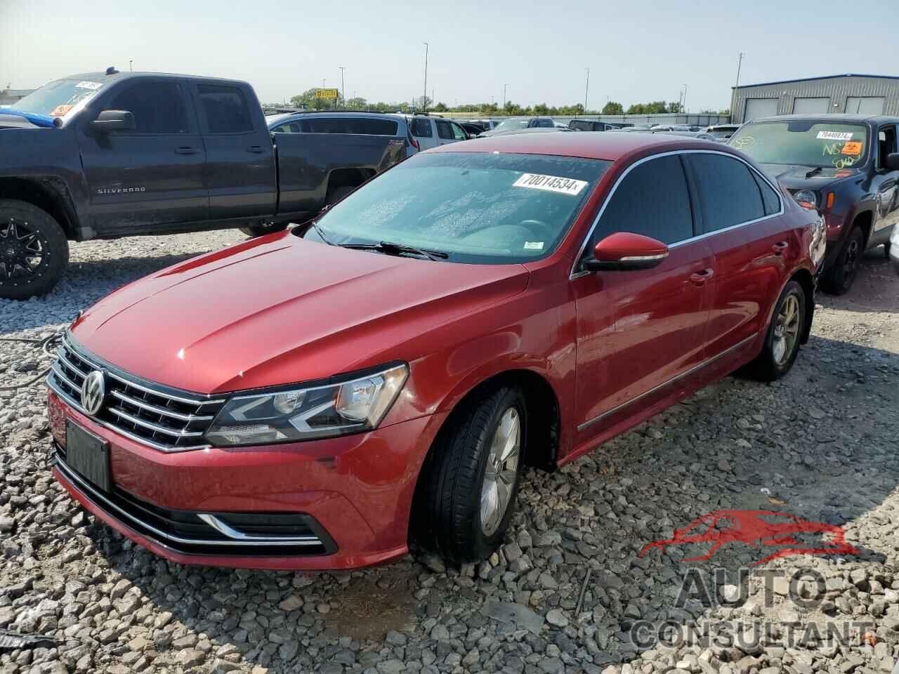 VOLKSWAGEN PASSAT 2017 - 1VWAT7A34HC028226