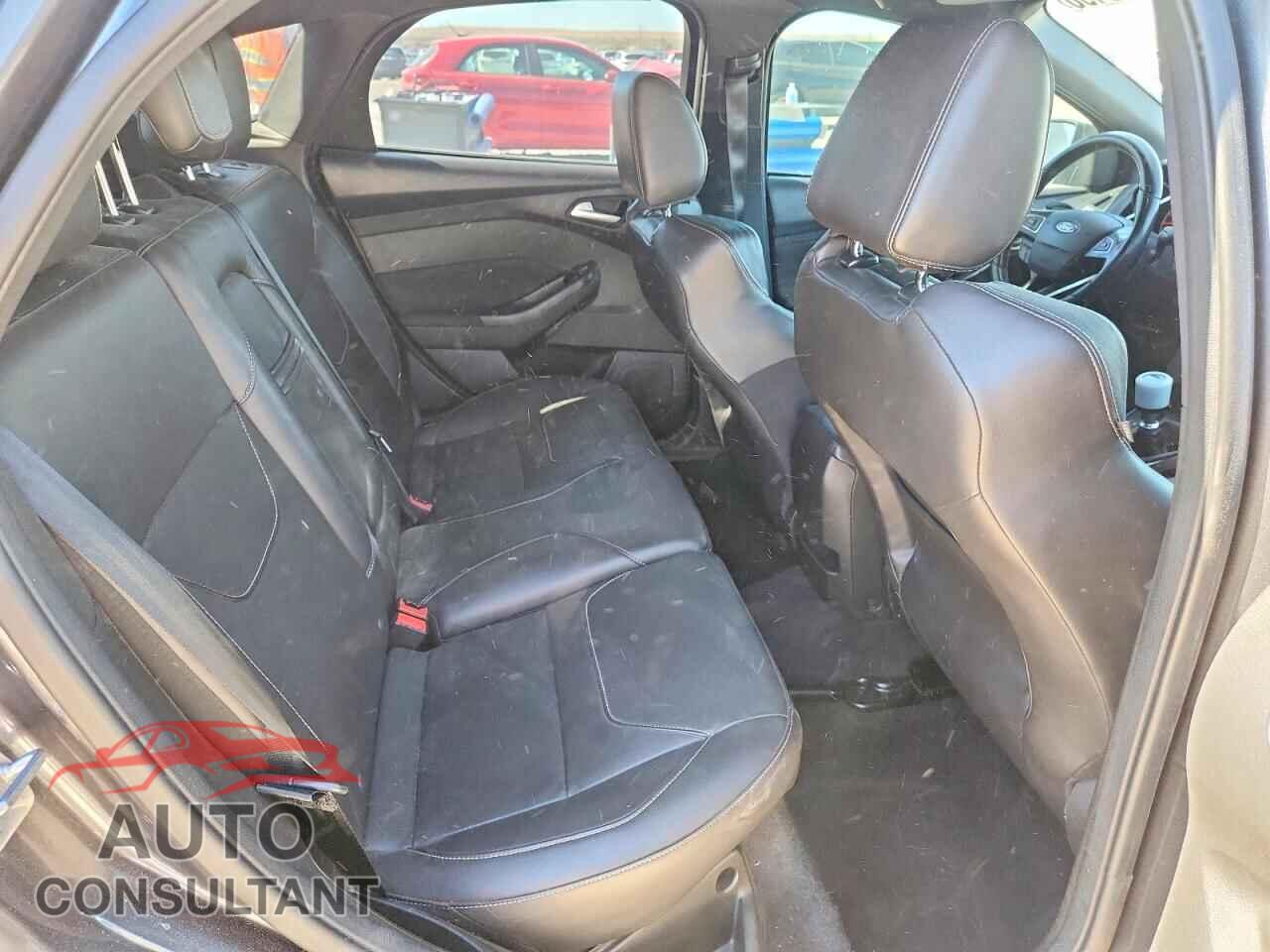 FORD FOCUS 2016 - 1FADP3L95GL310636