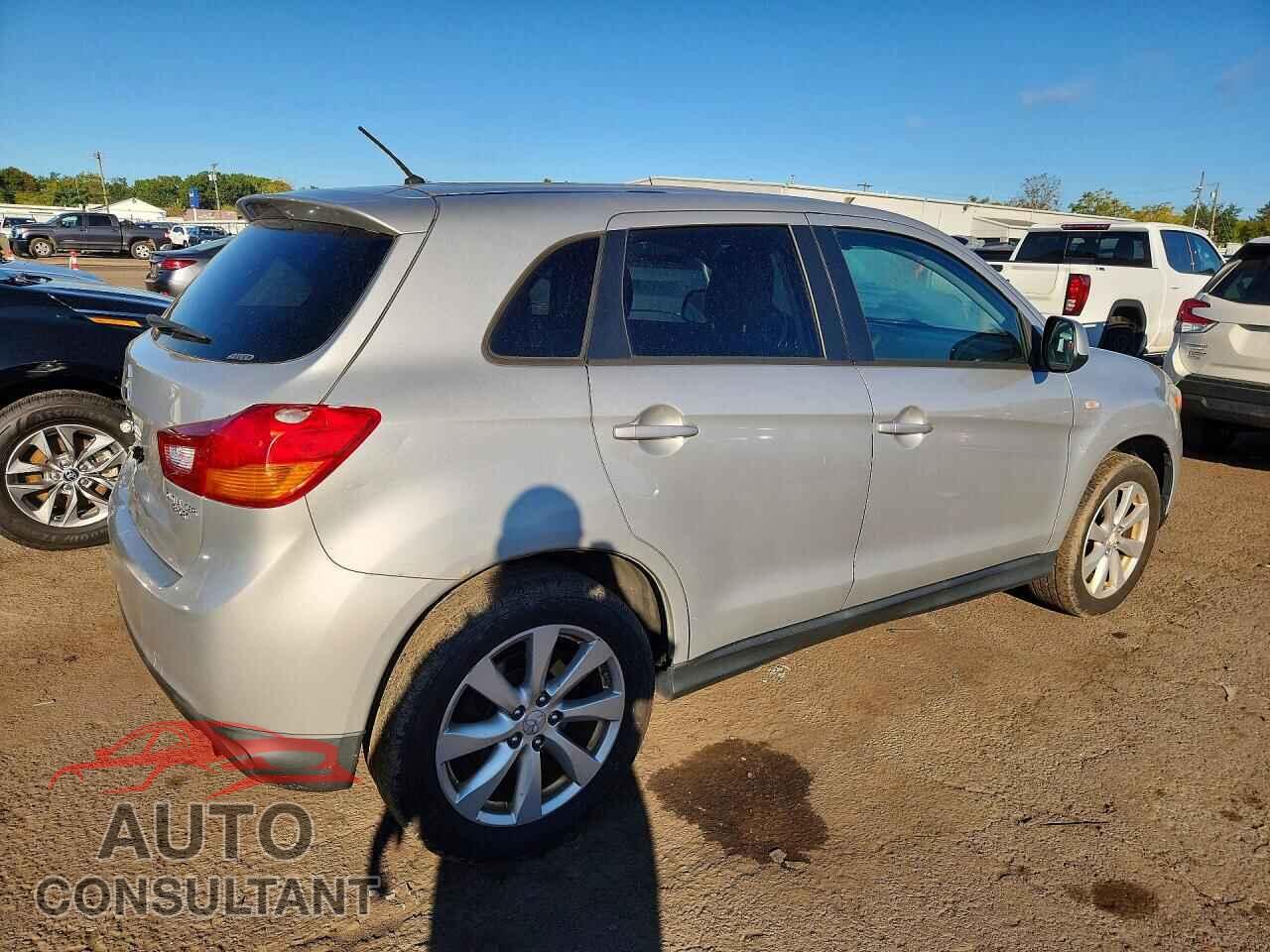 MITSUBISHI OUTLANDER 2015 - 4A4AR3AU5FE028538
