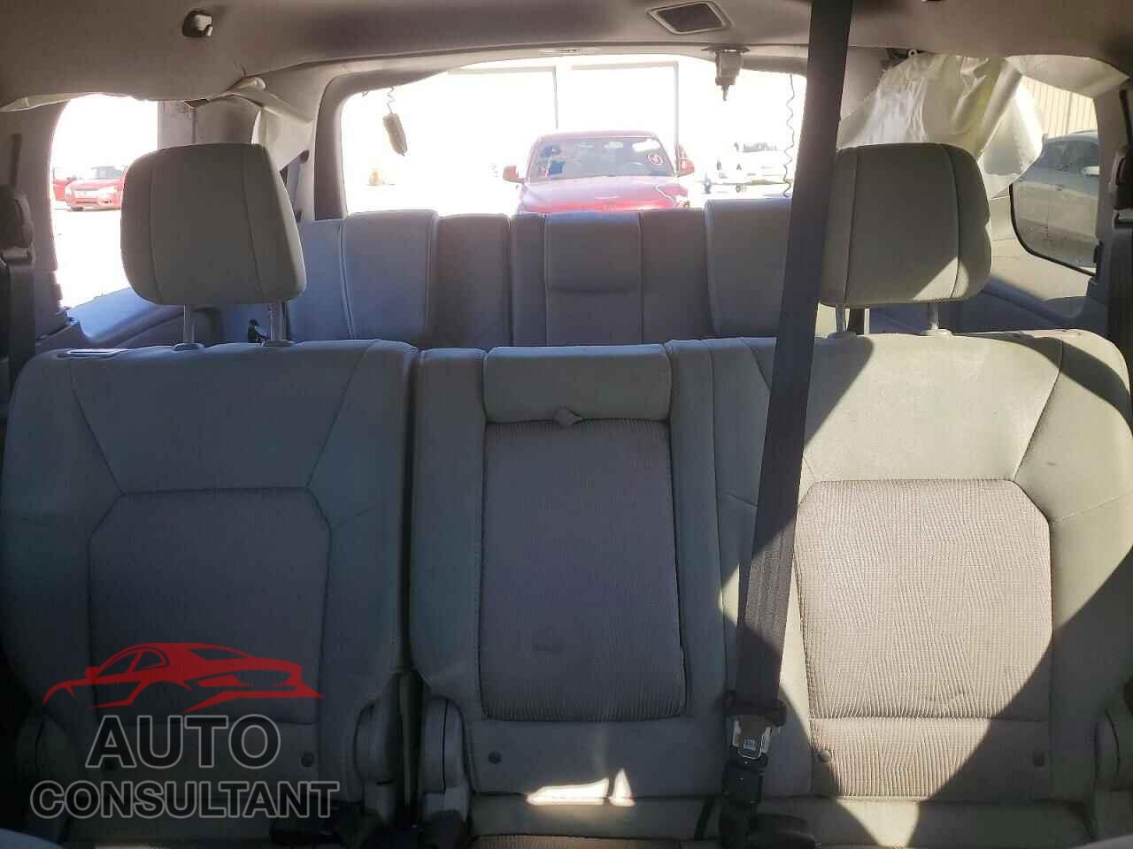 HONDA PILOT 2015 - 5FNYF3H33FB034591