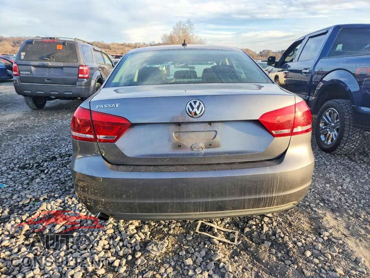 VOLKSWAGEN PASSAT 2013 - 1VWAP7A38DC030074