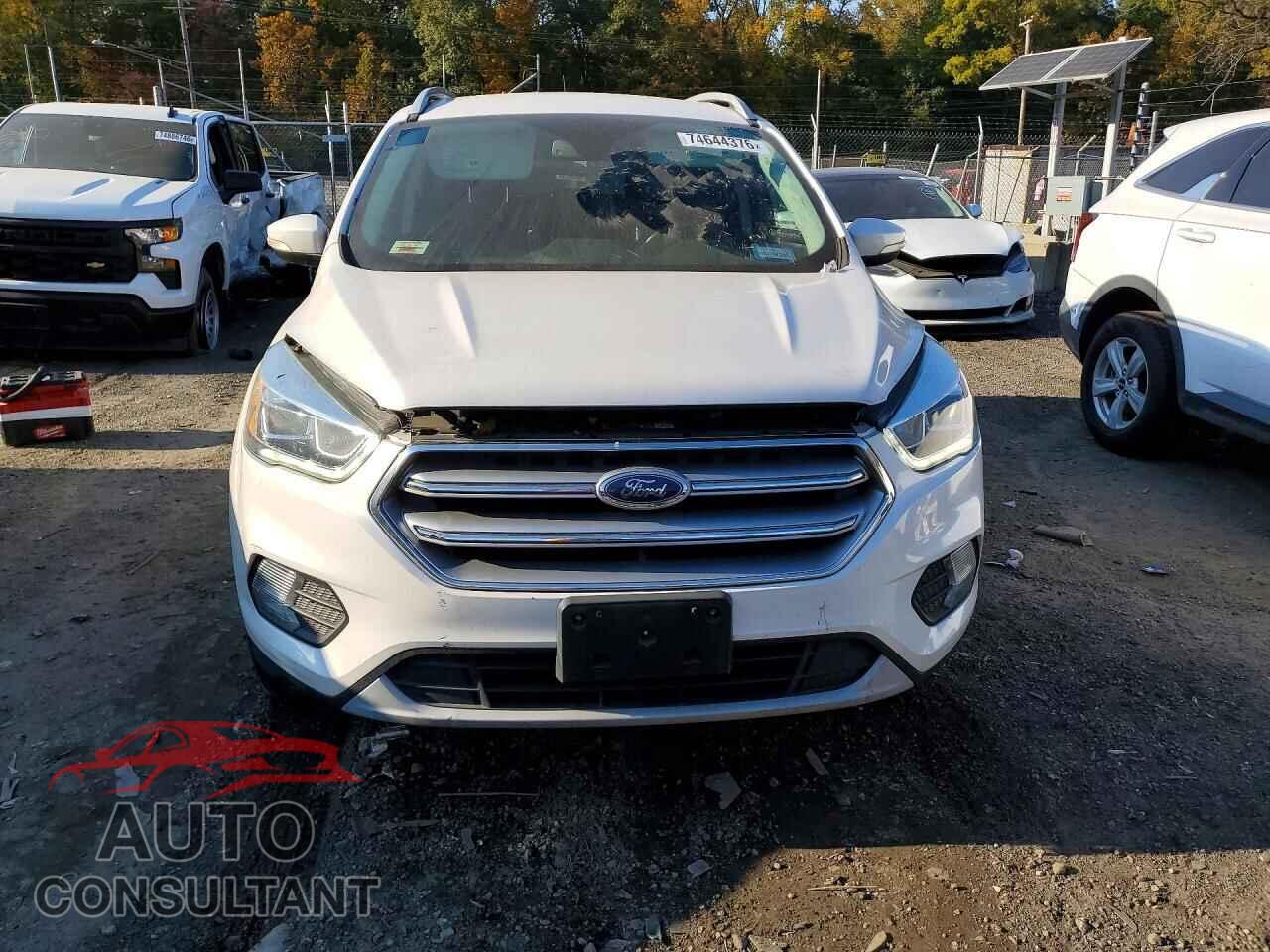 FORD ESCAPE 2017 - 1FMCU9JD7HUB64157