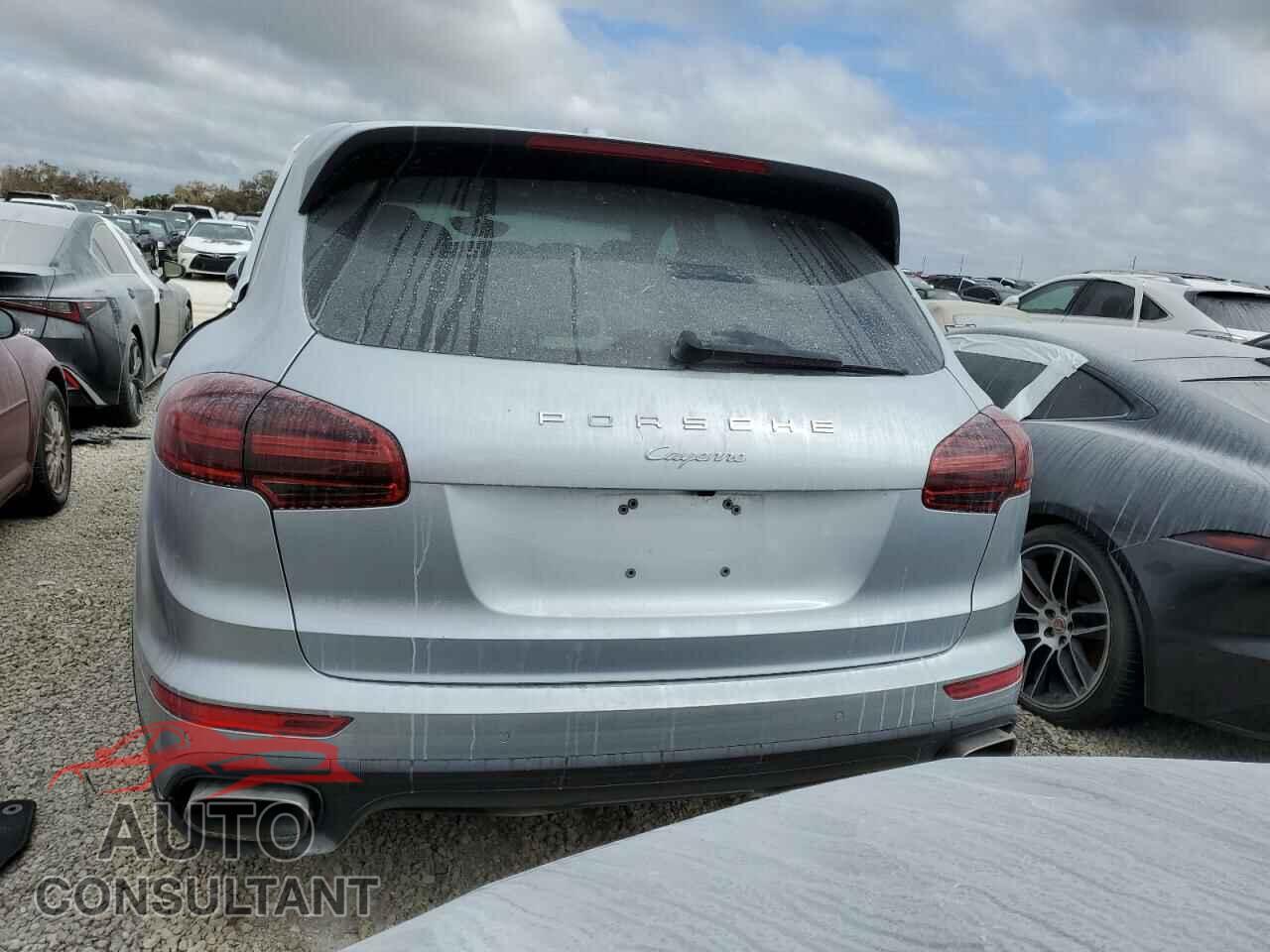 PORSCHE CAYENNE 2016 - WP1AA2A26GKA14463