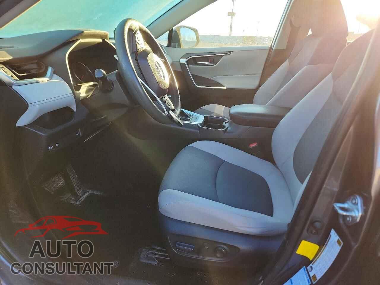 TOYOTA RAV4 2019 - JTMP1RFV9KD515674