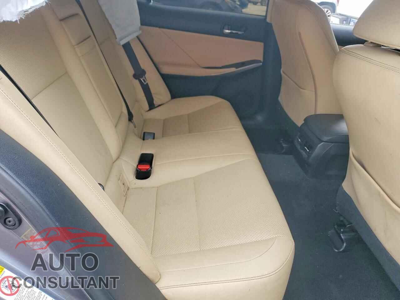 LEXUS IS 2016 - JTHBA1D2XG5025071