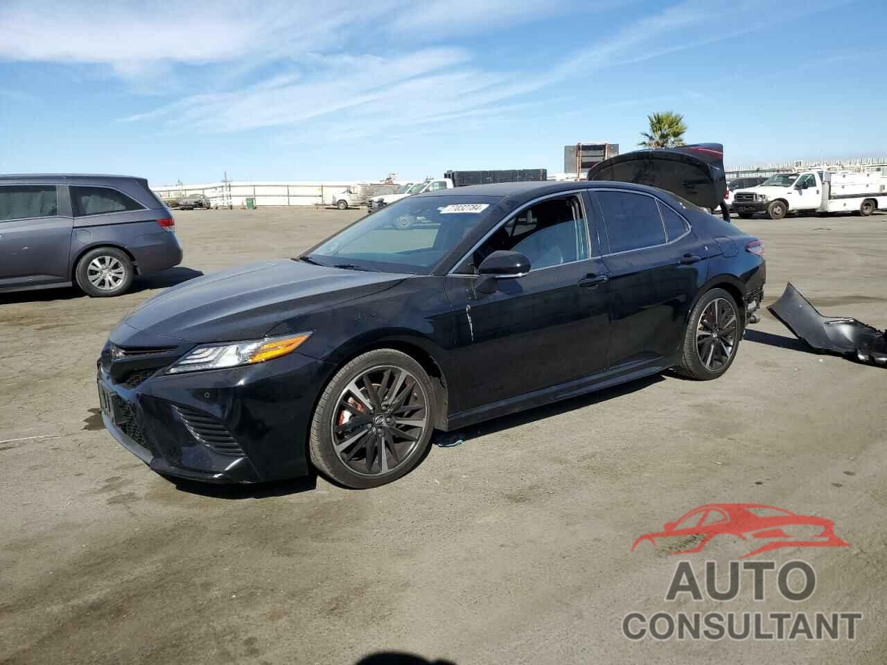 TOYOTA CAMRY 2018 - 4T1B61HK5JU520378