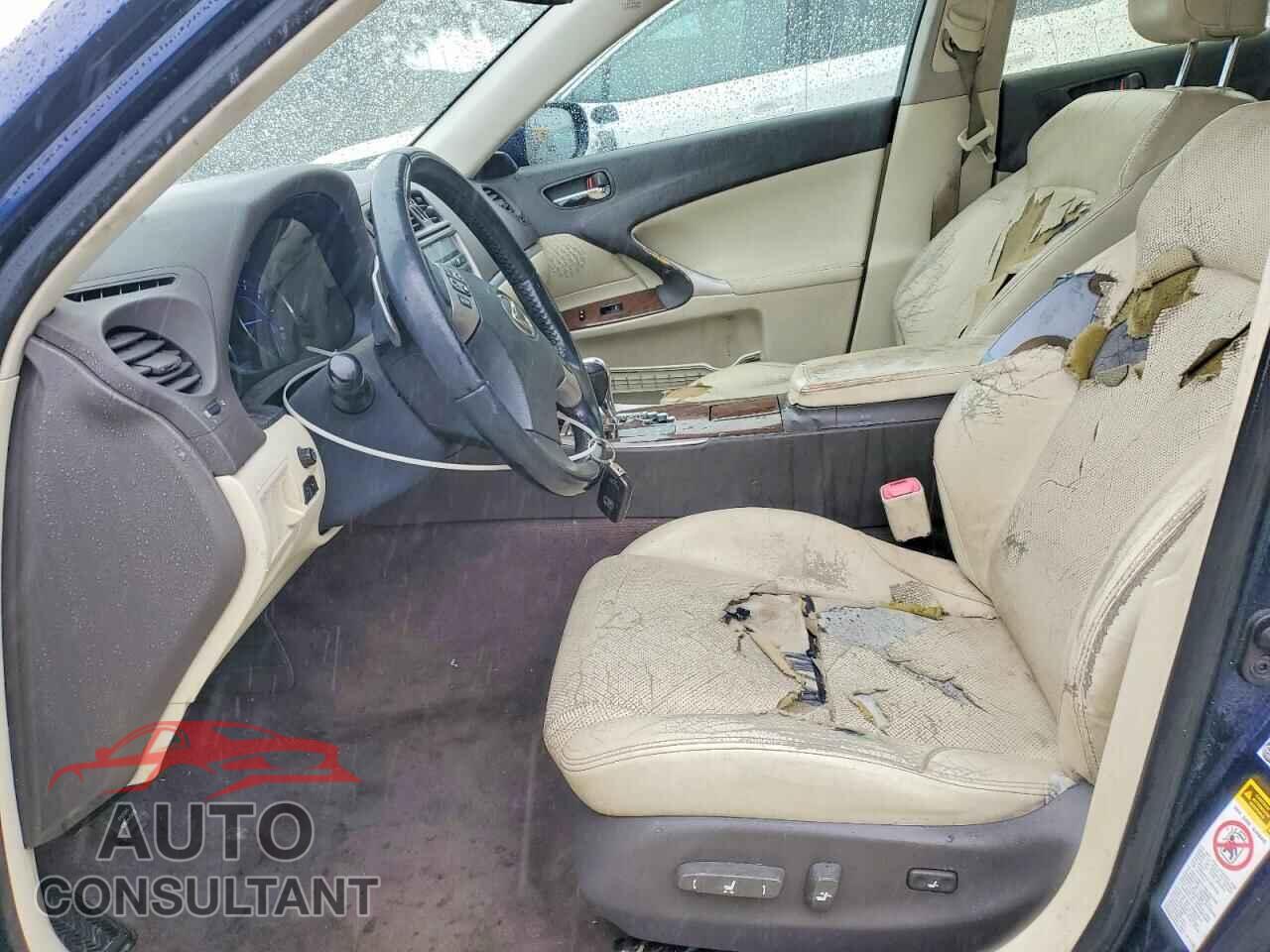 LEXUS IS 2011 - JTHBF5C23B5142235