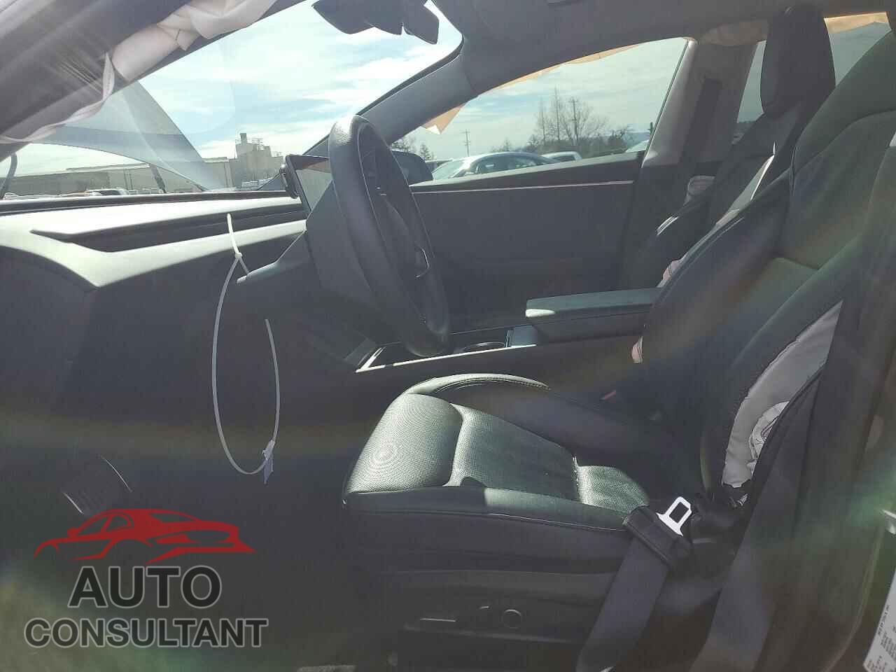 TESLA MODEL 3 2024 - 5YJ3E1EA2RF785027