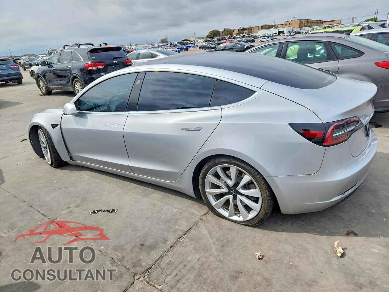 TESLA MODEL 3 2018 - 5YJ3E1EBXJF069375