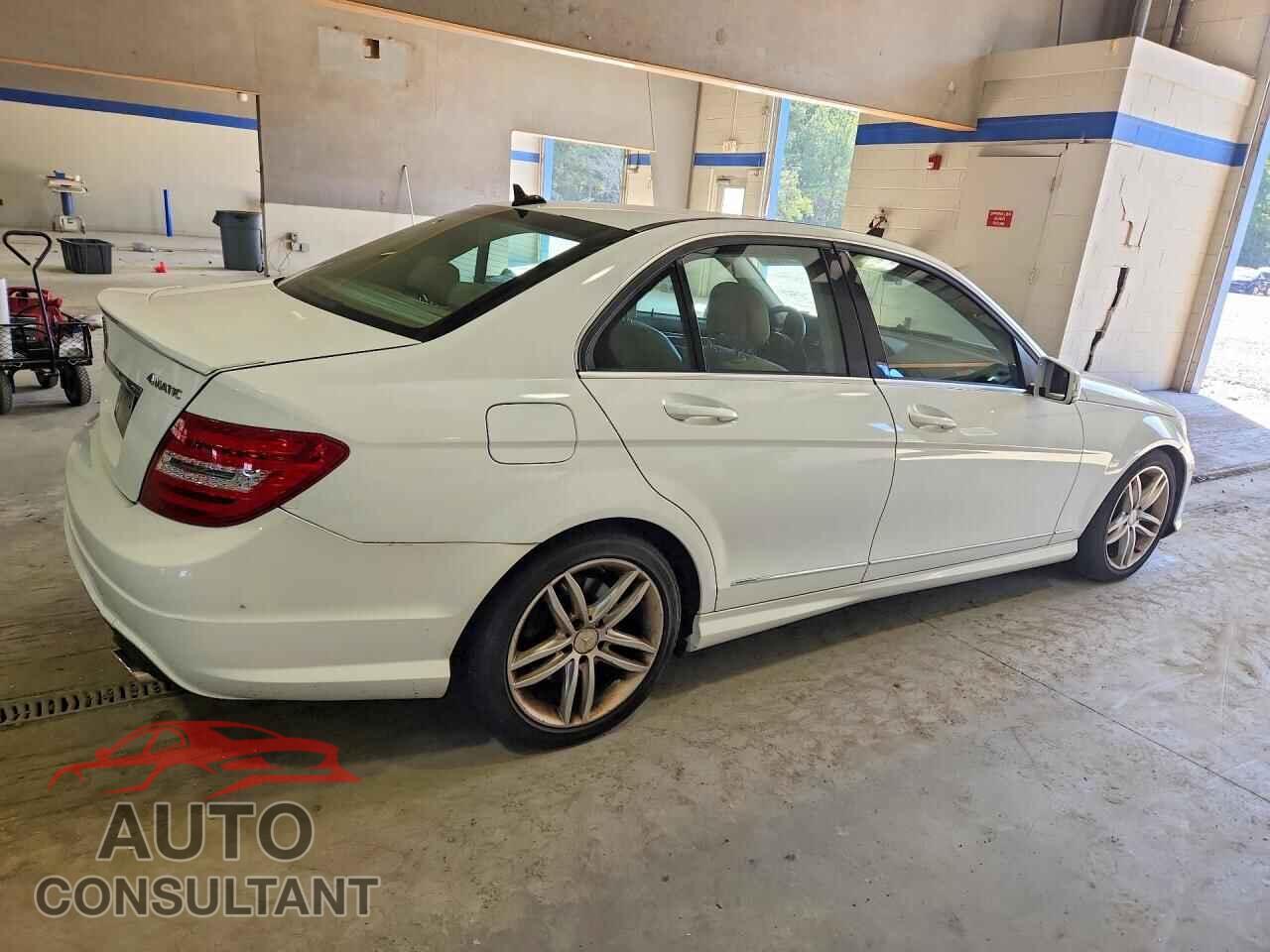 MERCEDES-BENZ C-CLASS 2013 - WDDGF8AB8DR247558
