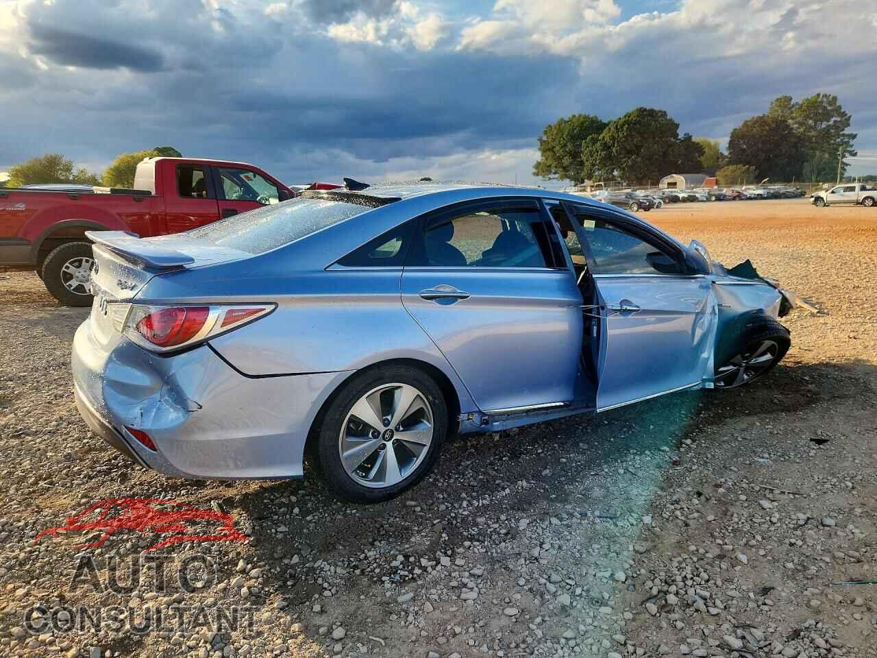HYUNDAI SONATA 2012 - KMHEC4A43CA043831