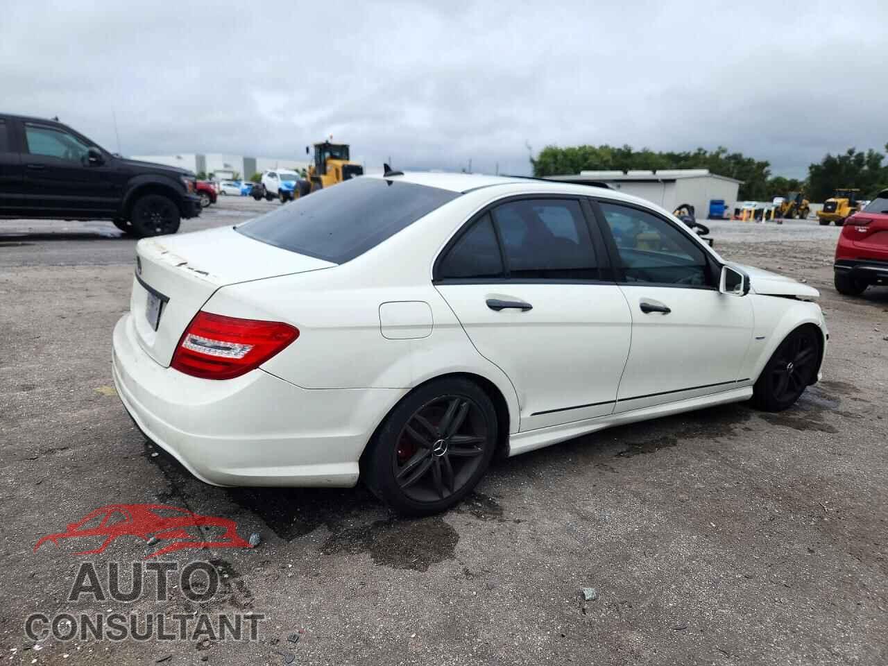 MERCEDES-BENZ C-CLASS 2012 - WDDGF4HB3CA653680