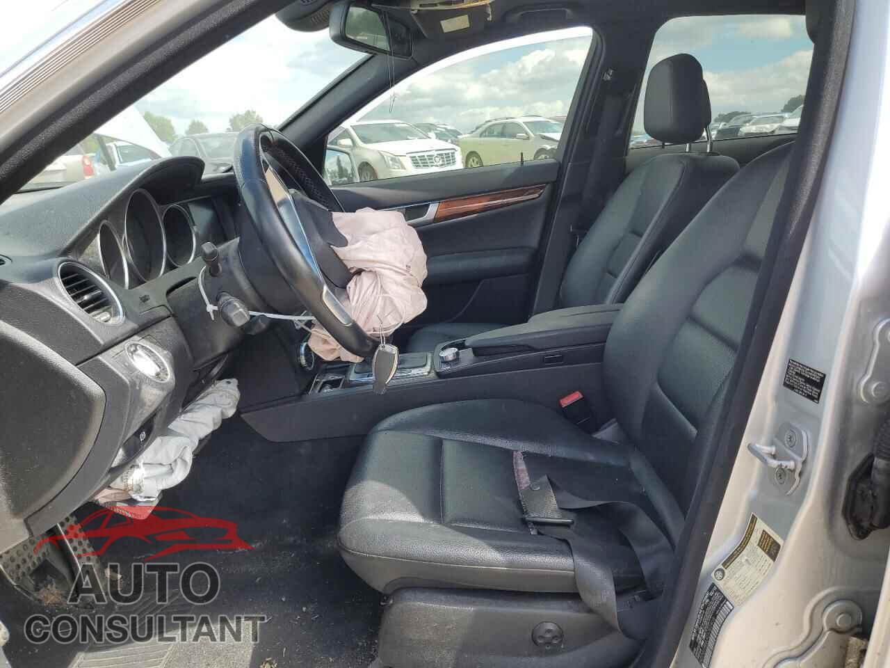 MERCEDES-BENZ C-CLASS 2012 - WDDGF8BB3CA702408