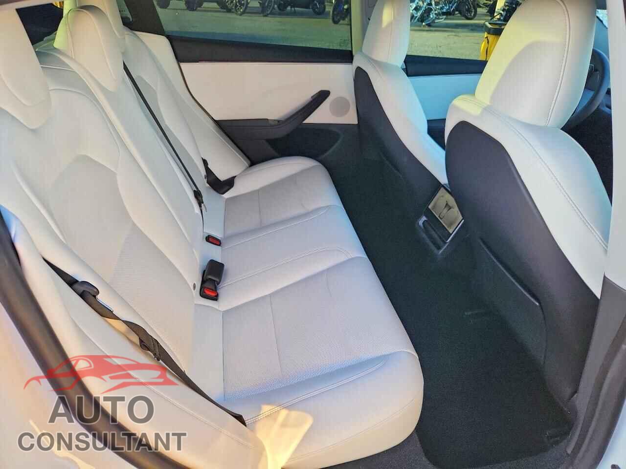 TESLA MODEL 3 2024 - 5YJ3E1EA8RF847529