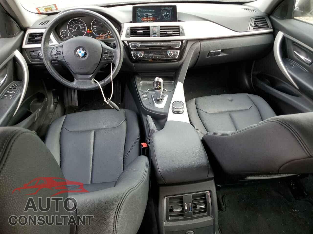 BMW 3 SERIES 2017 - WBA8A3C31HK692435