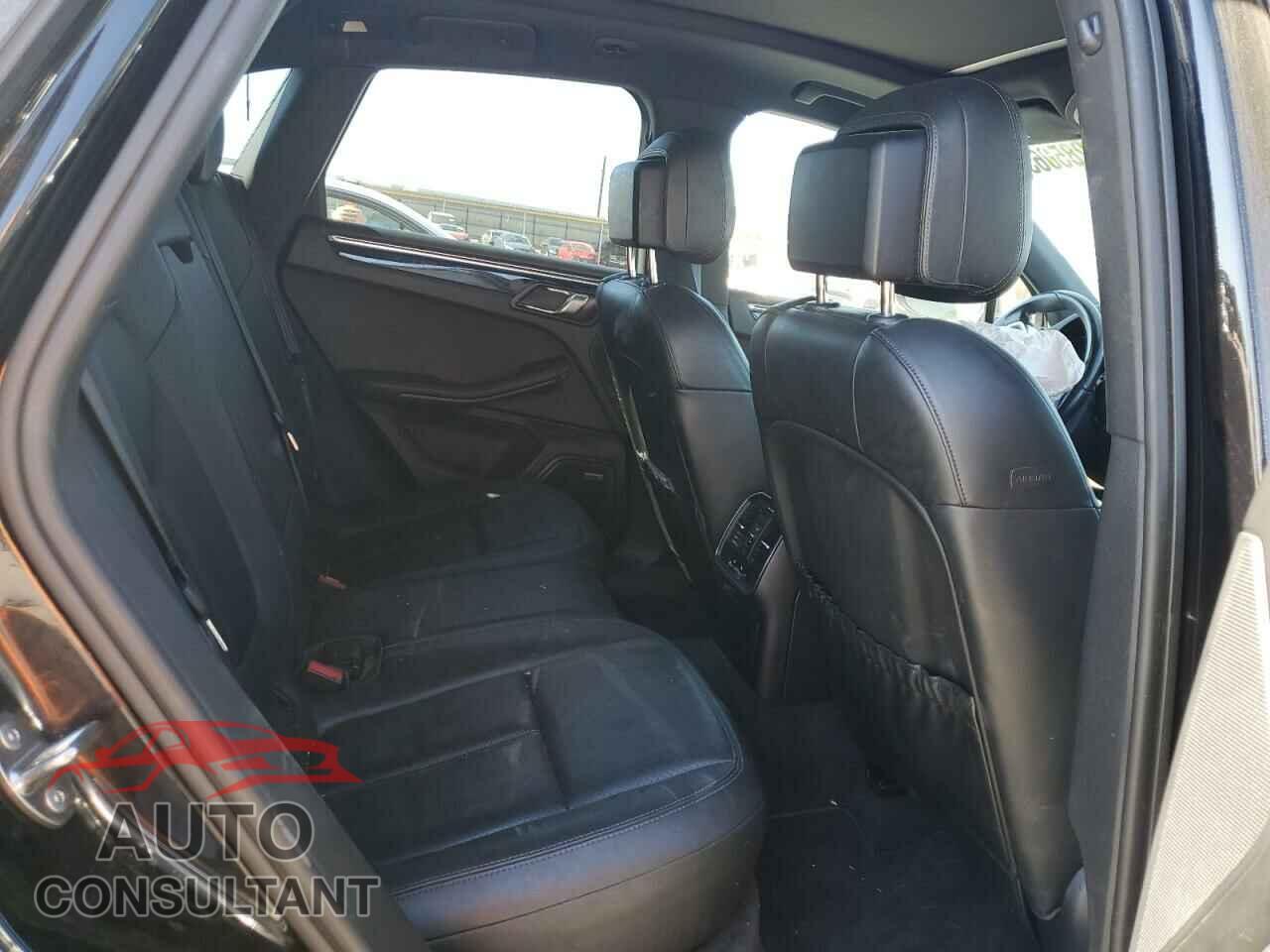 PORSCHE MACAN 2015 - WP1AB2A52FLB73982