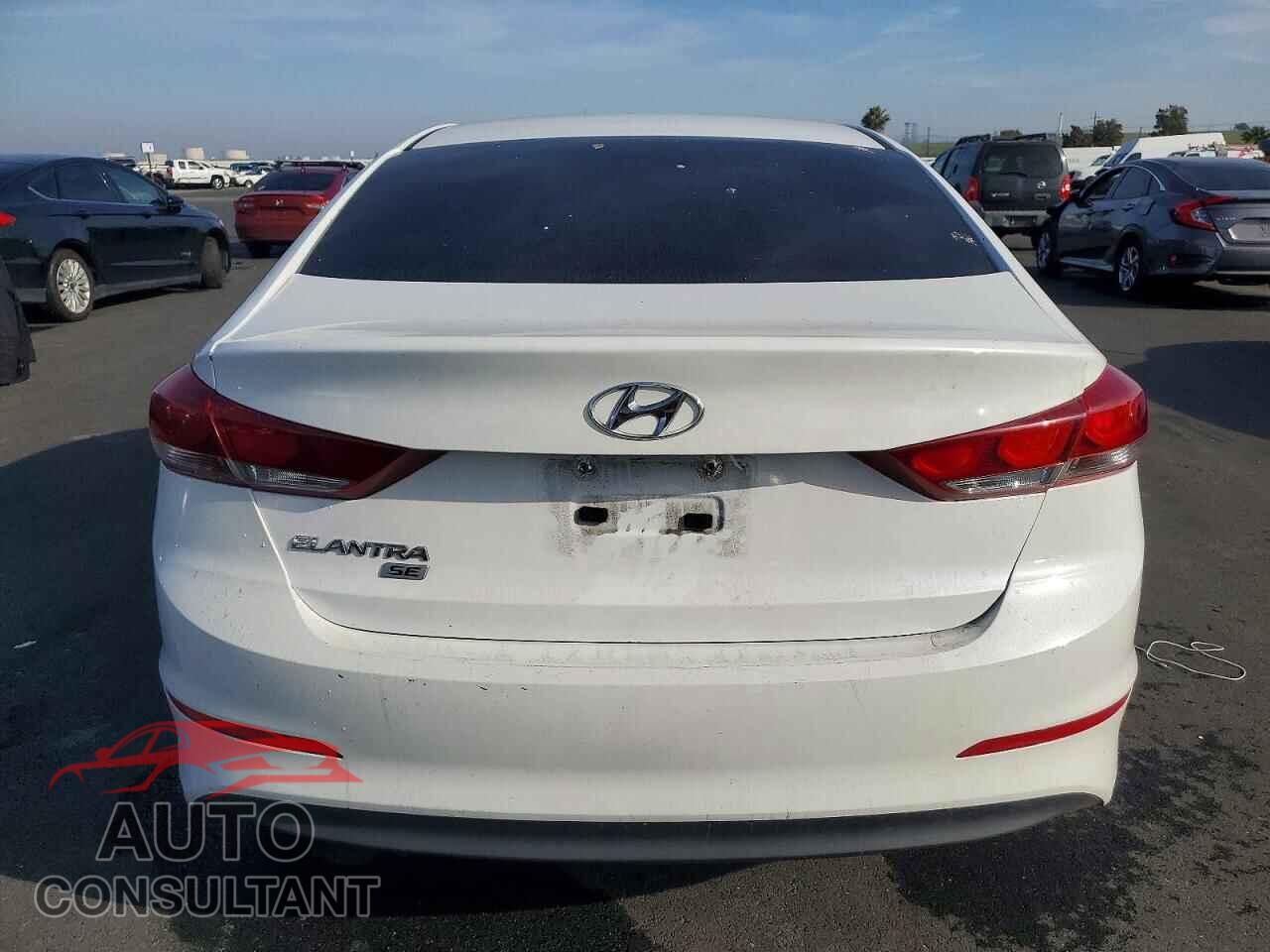 HYUNDAI ELANTRA 2018 - 5NPD74LF3JH347329