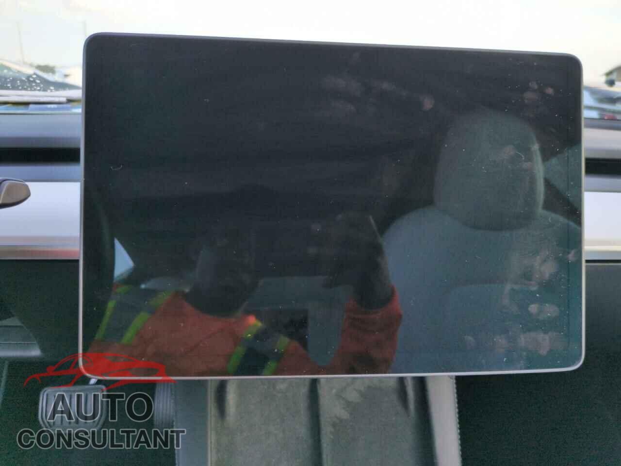 TESLA MODEL 3 2022 - 5YJ3E1EBXNF181454