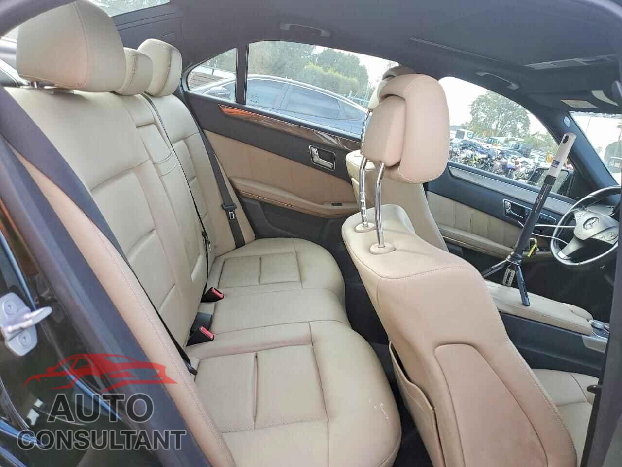 MERCEDES-BENZ E-CLASS 2010 - WDDHF5GB3AA255572