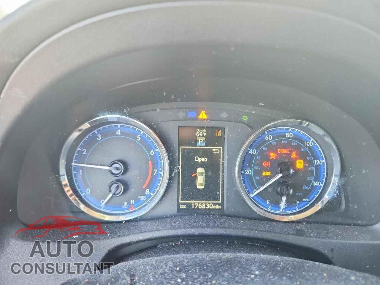 TOYOTA COROLLA 2017 - 2T1BURHE5HC879157