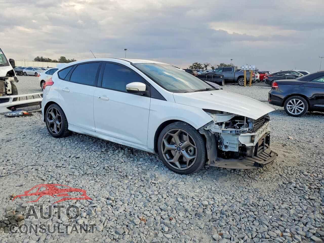 FORD FOCUS 2015 - 1FADP3L98FL362602