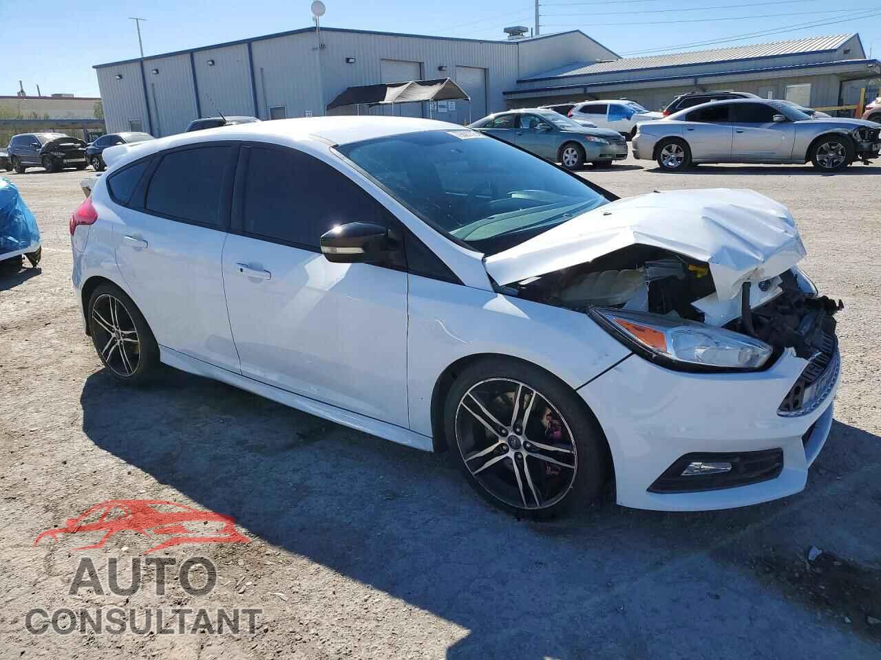 FORD FOCUS 2016 - 1FADP3L95GL209306