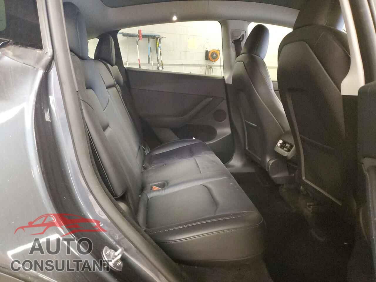 TESLA MODEL Y 2023 - 7SAYGDEE2PF800551