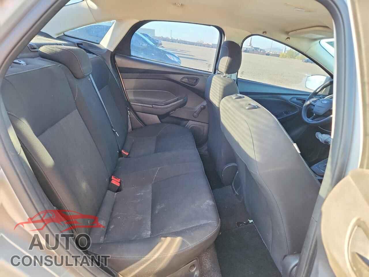 FORD FOCUS 2017 - 1FADP3E24HL342978