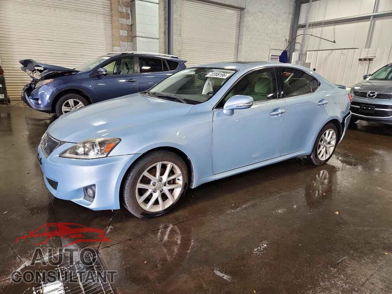 LEXUS IS 2011 - JTHCF5C25B5049513
