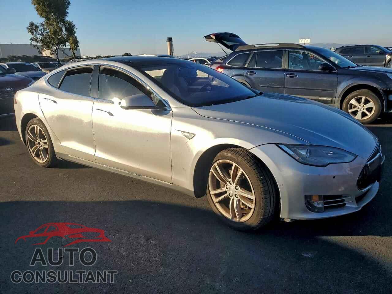 TESLA MODEL S 2015 - 5YJSA1H12FF083028