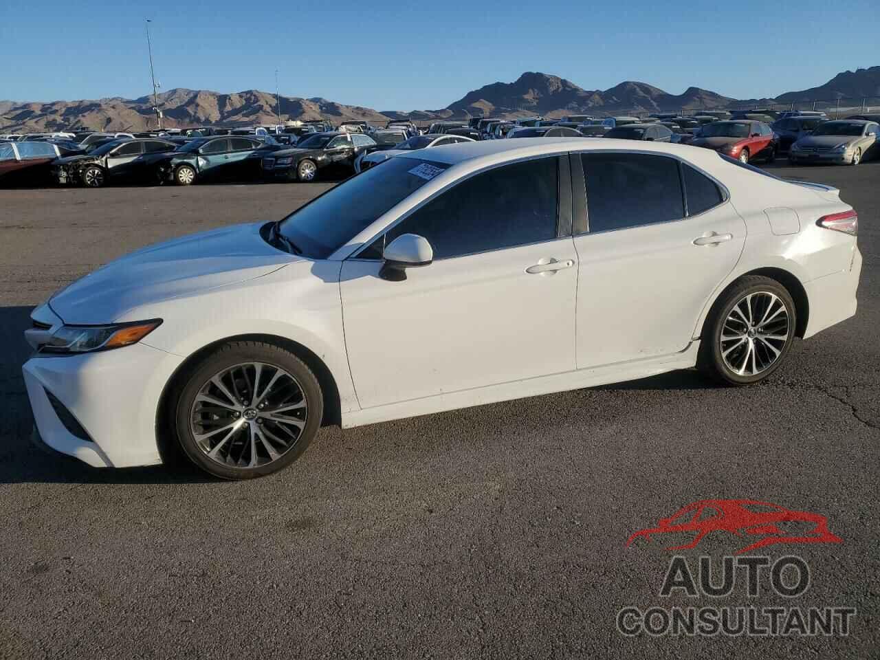 TOYOTA CAMRY 2018 - 4T1B11HK3JU652201