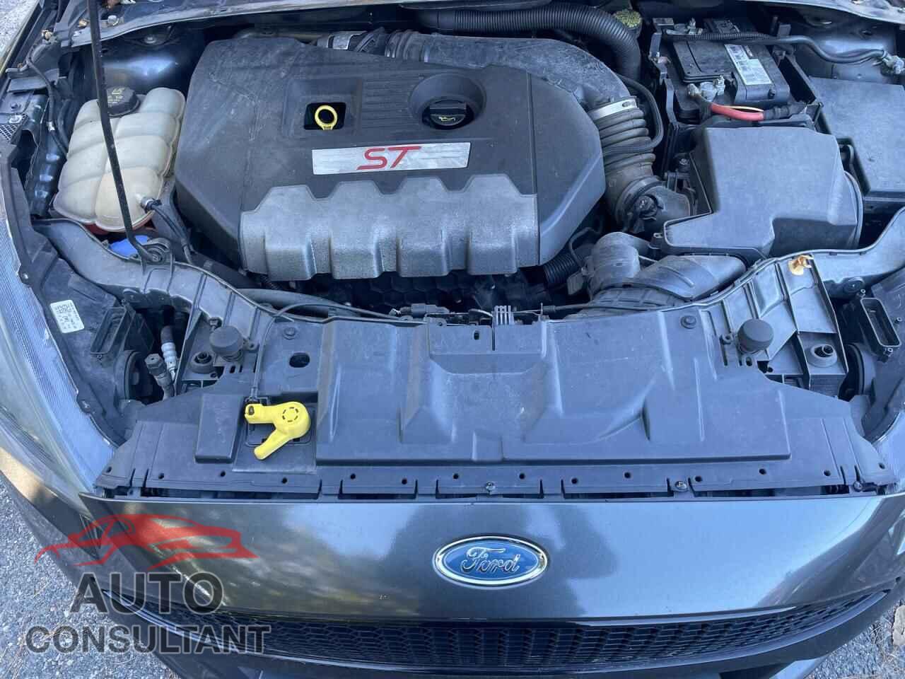 FORD FOCUS 2018 - 1FADP3L99JL213446