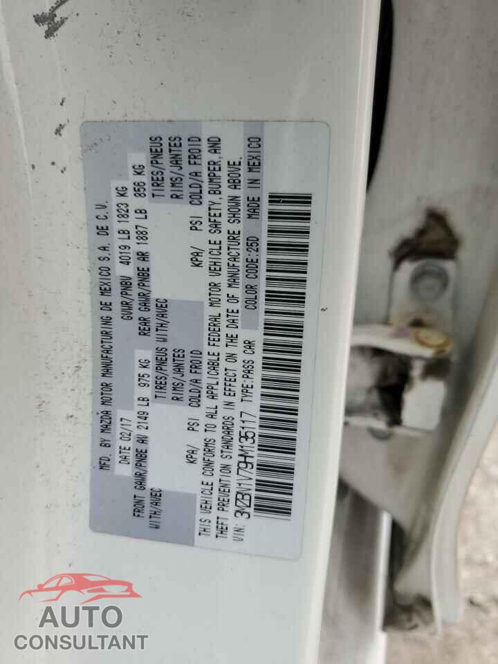 MAZDA 3 2017 - 3MZBN1V79HM135117