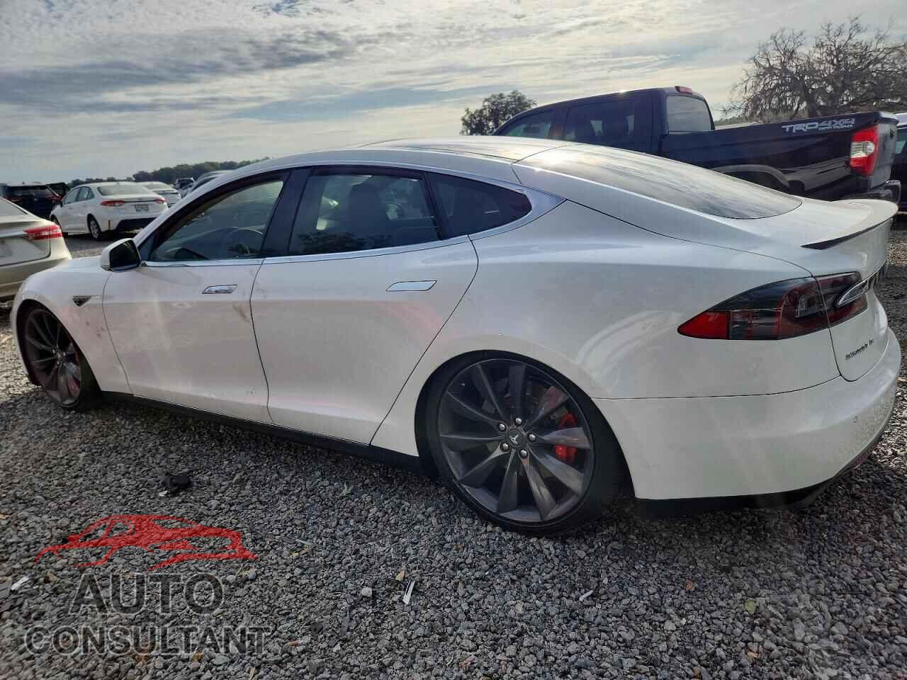 TESLA MODEL S 2014 - 5YJSA1H19EFP38283