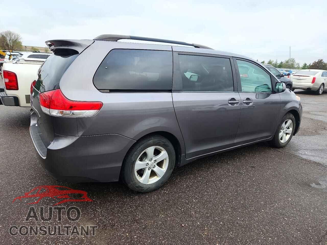 TOYOTA SIENNA 2011 - 5TDKK3DC1BS088534