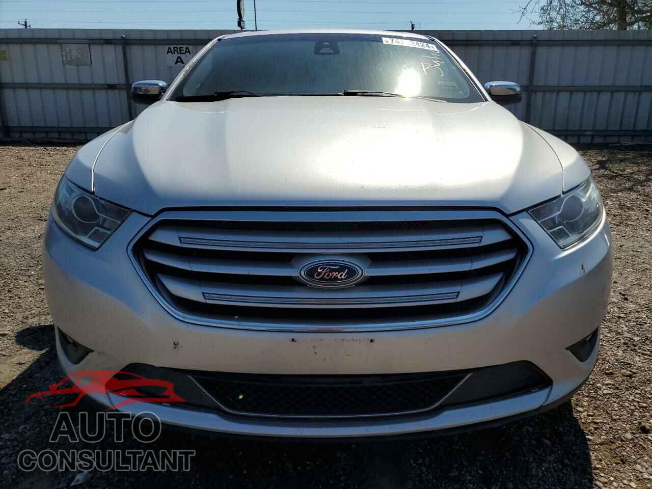 FORD TAURUS 2018 - 1FAHP2F81JG120413