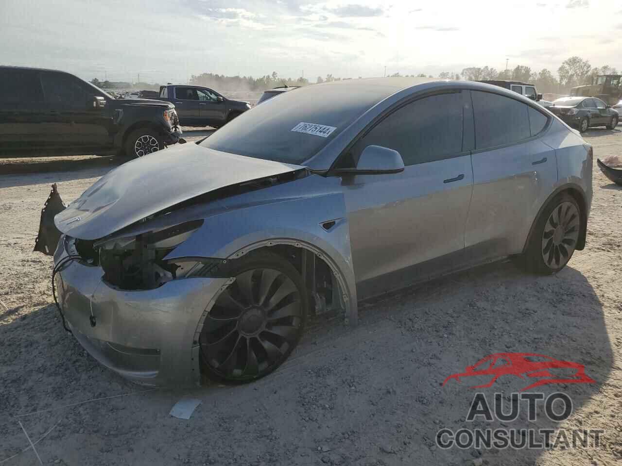 TESLA MODEL Y 2024 - 7SAYGDEF7RA302354