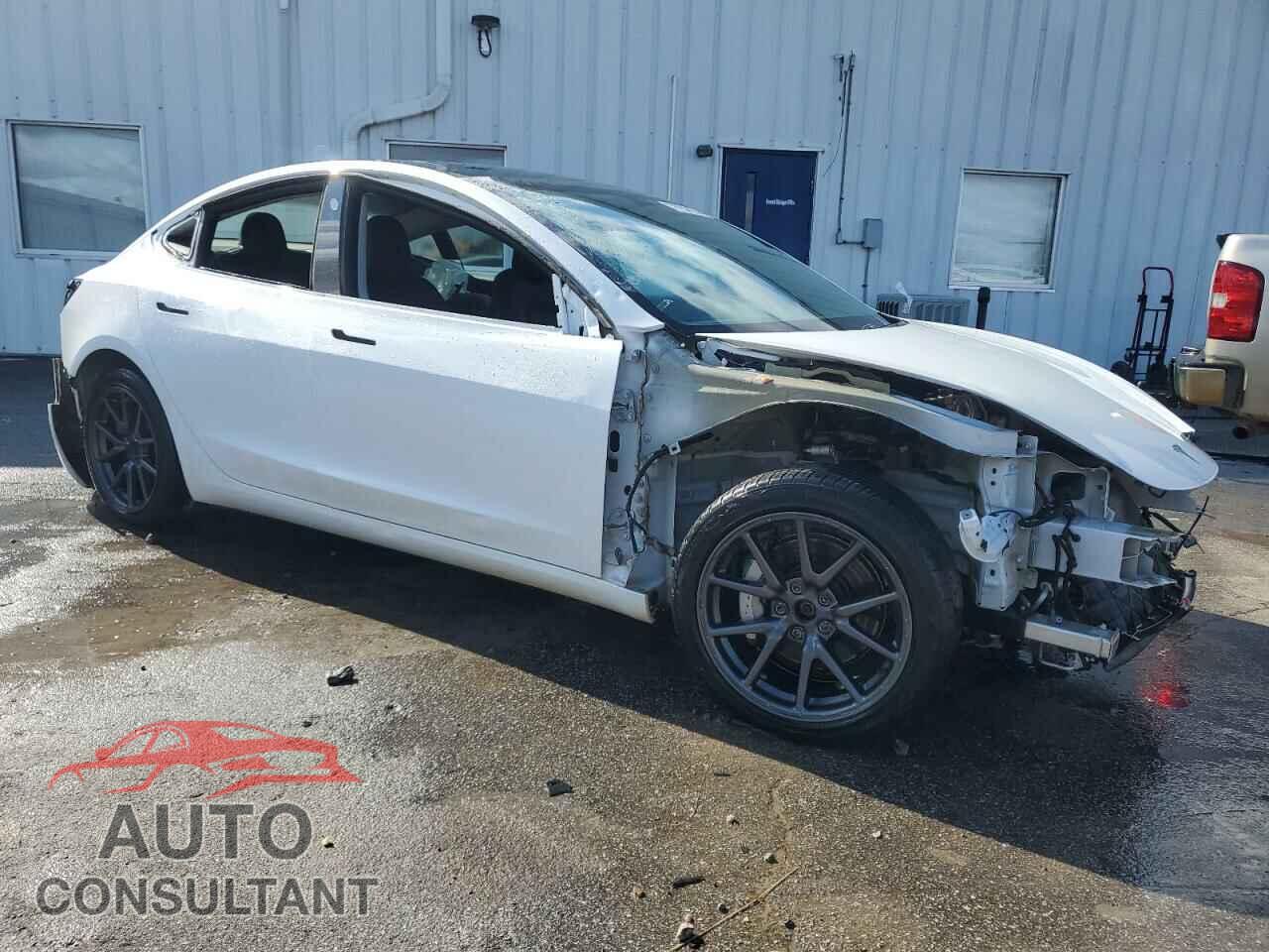 TESLA MODEL 3 2019 - 5YJ3E1EB4KF493670