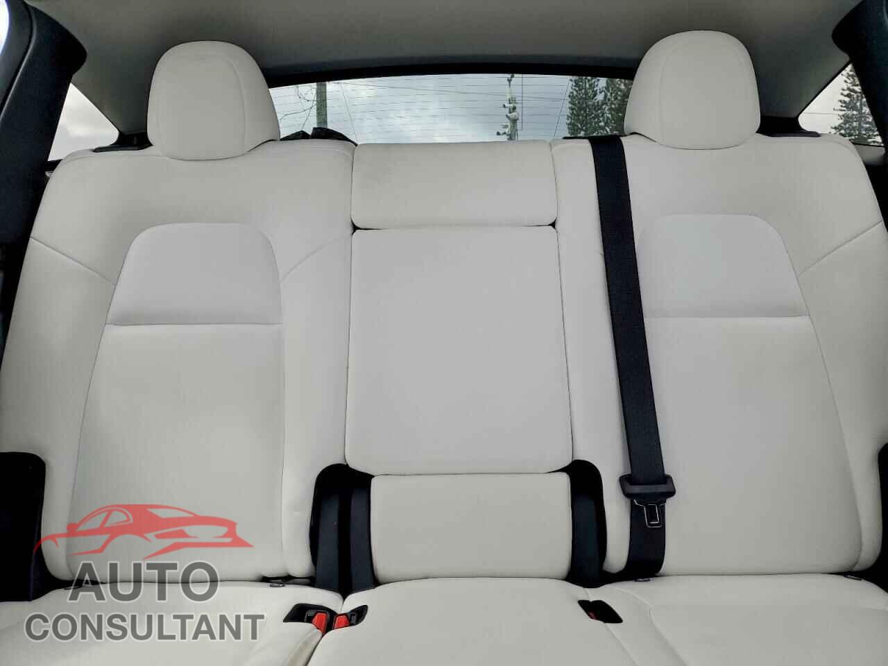 TESLA MODEL Y 2024 - 7SAYGAEEXRF030410