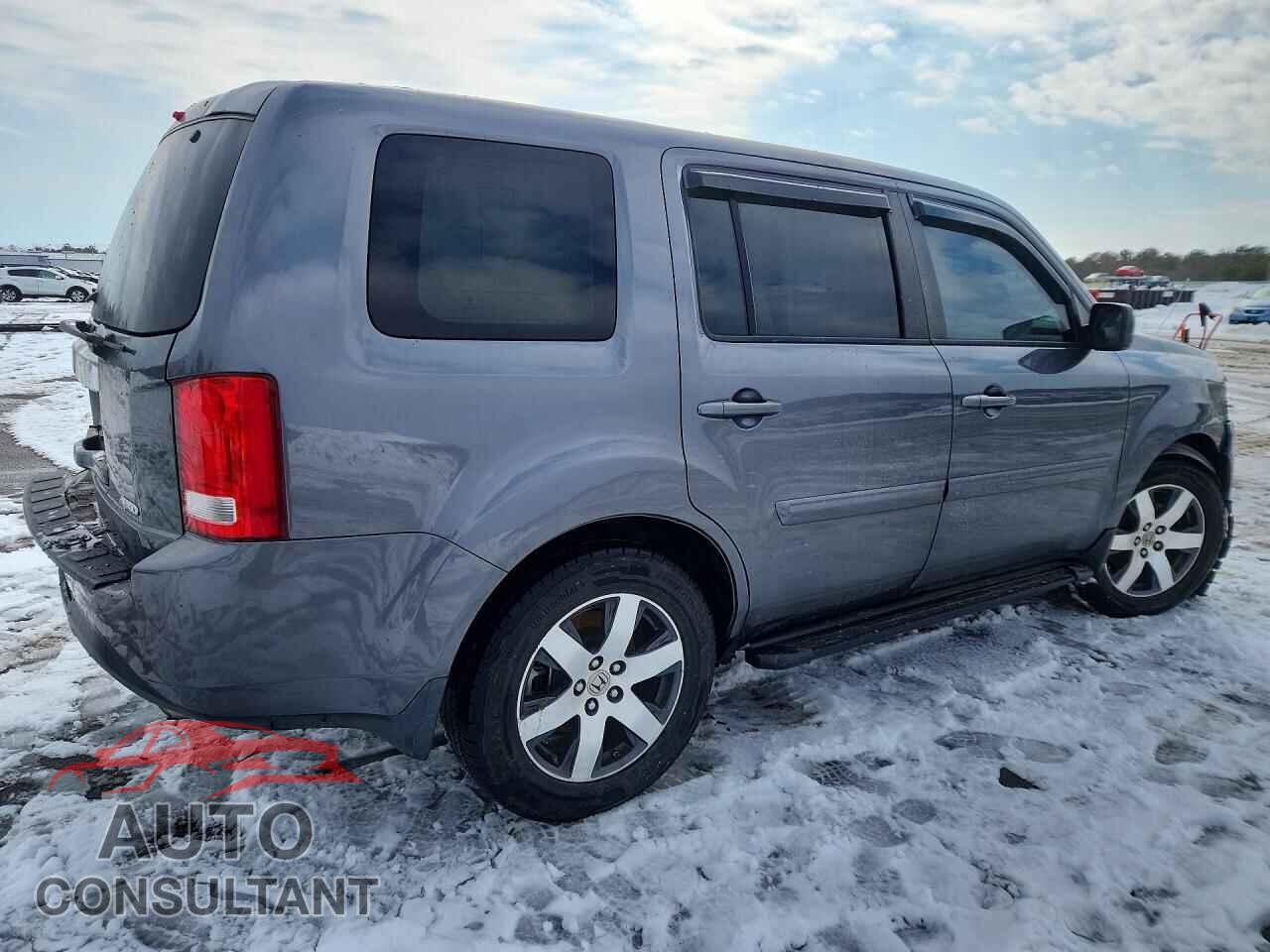 HONDA PILOT 2013 - 5FNYF4H51DB010892