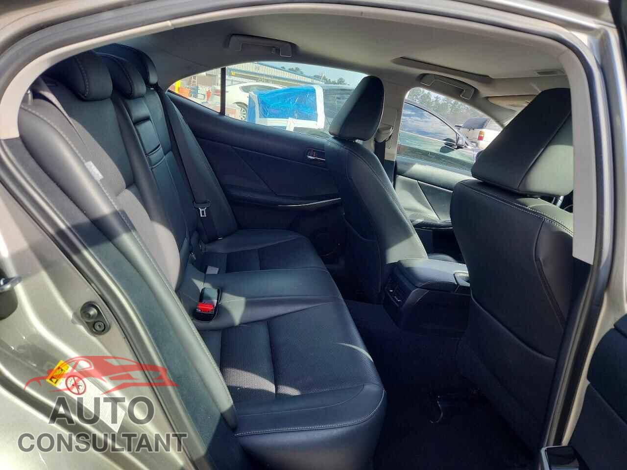 LEXUS IS 2015 - JTHBF1D20F5075302