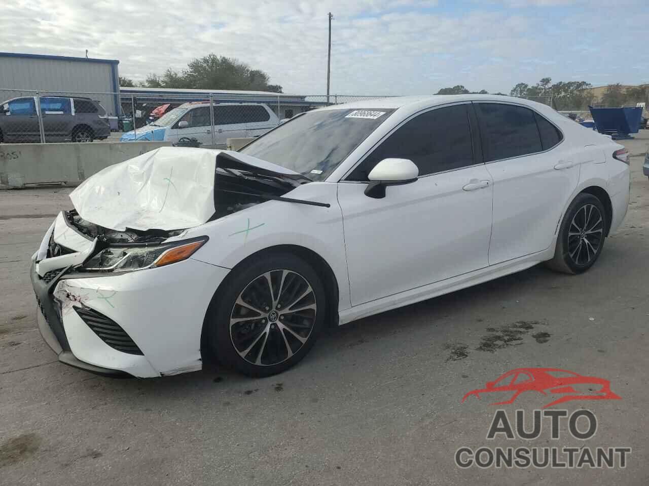 TOYOTA CAMRY 2018 - 4T1B11HK4JU073542
