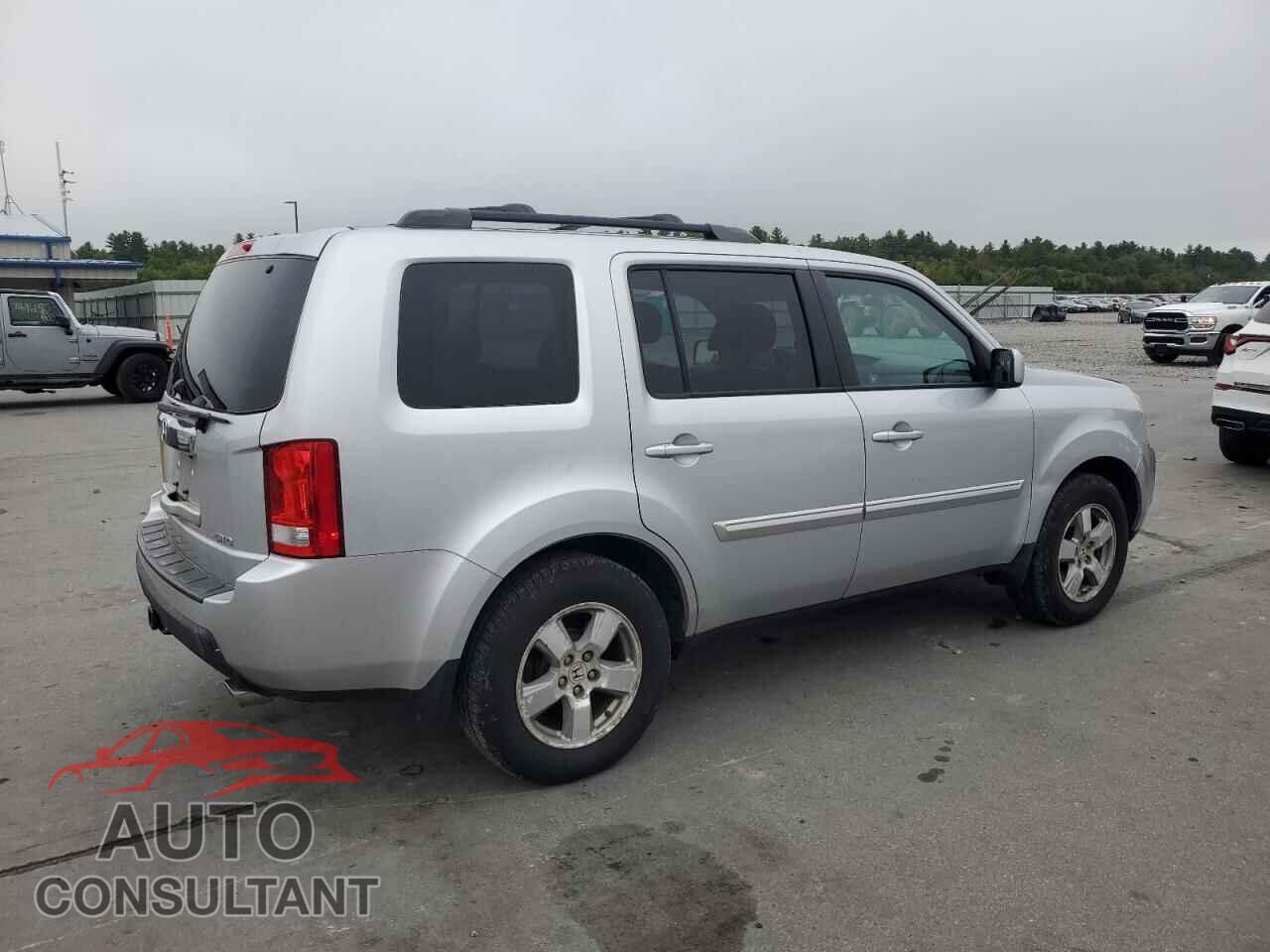 HONDA PILOT 2011 - 5FNYF4H50BB079151