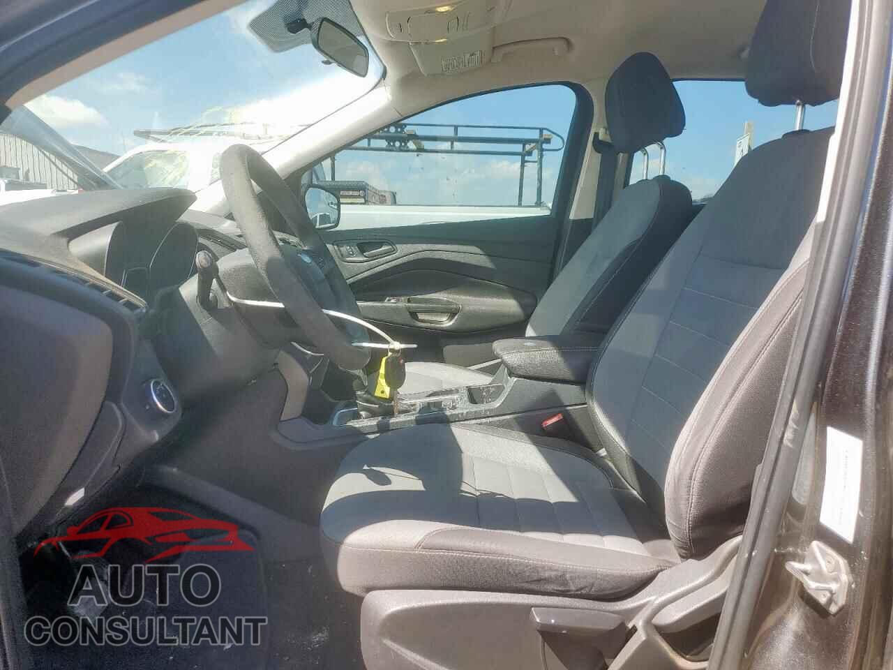 FORD ESCAPE 2017 - 1FMCU0F7XHUB60683