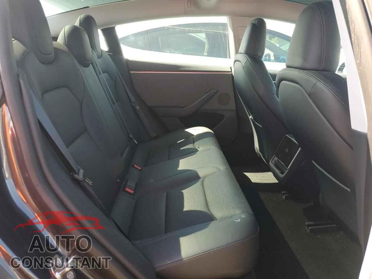 TESLA MODEL 3 2024 - 5YJ3E1EA0RF771045